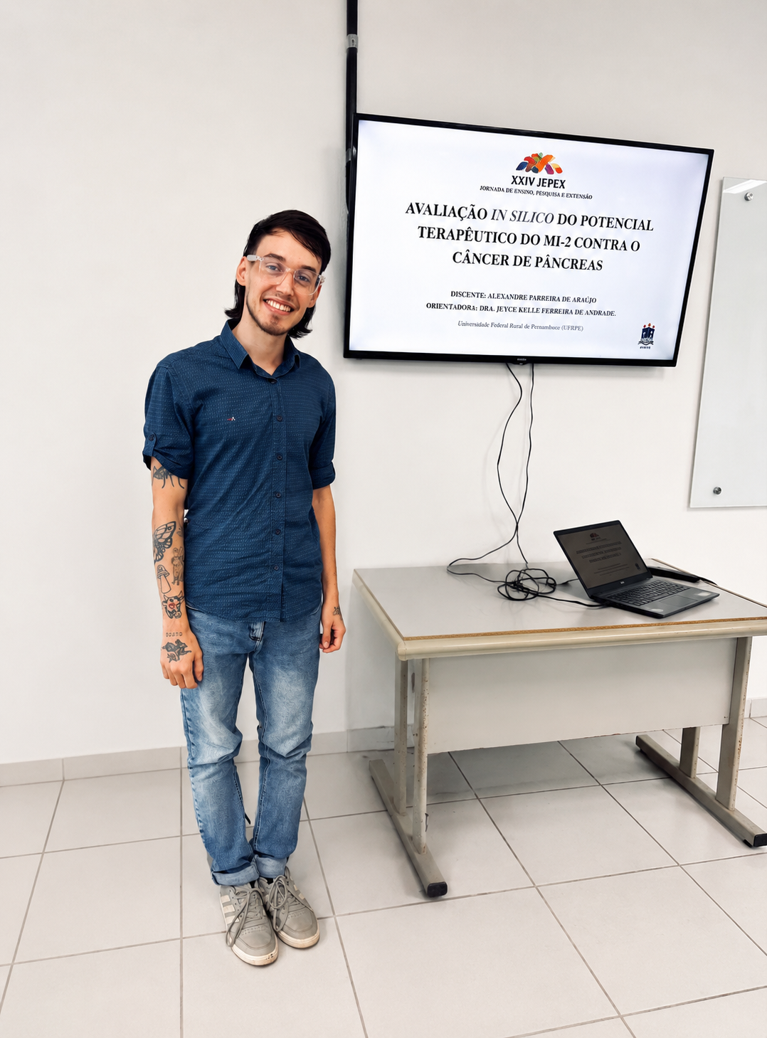 Alexandre Parreira de Araújo apresentando sua pesquisa na XXIV JEPEX